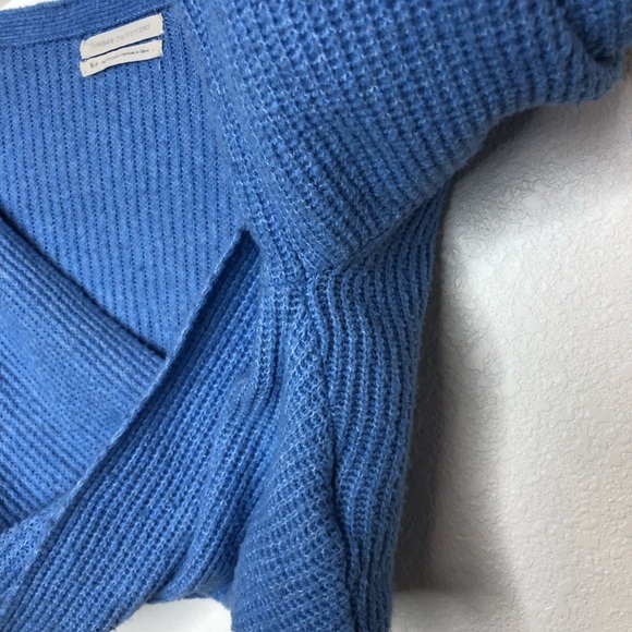 Urban Outfitters Marissa Twist Front Sweater Long Sleeve Cropped Blue Size Small - Picture 7 of 13